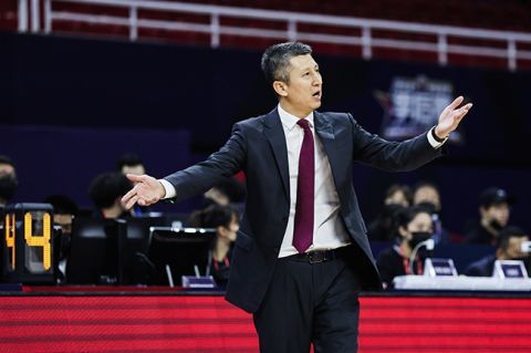 不久后，新的生命形 王家卫监制《一杯上路》曝预告 笑泪齐飞告别之旅 2023-03-06 近日，由王家卫监制，泰国导演纳塔吾·彭皮里亚（代表作《天才枪手》）执导的电影《一杯上路》发布了“再回首”版海报及预告，影片将于4月1日全国上映。